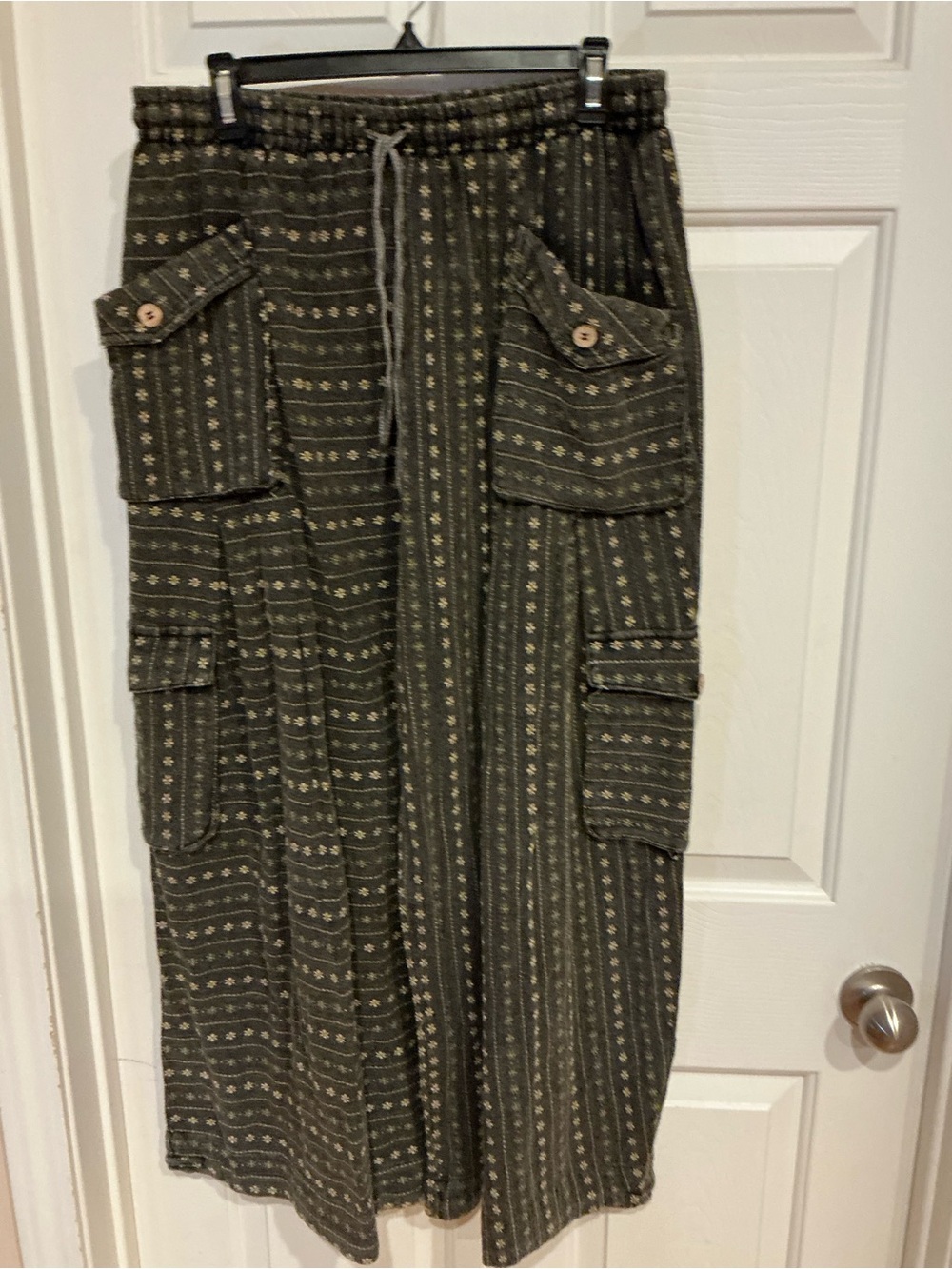 Oli & Hali Olive Patterned Wide-Leg Cargo Pants